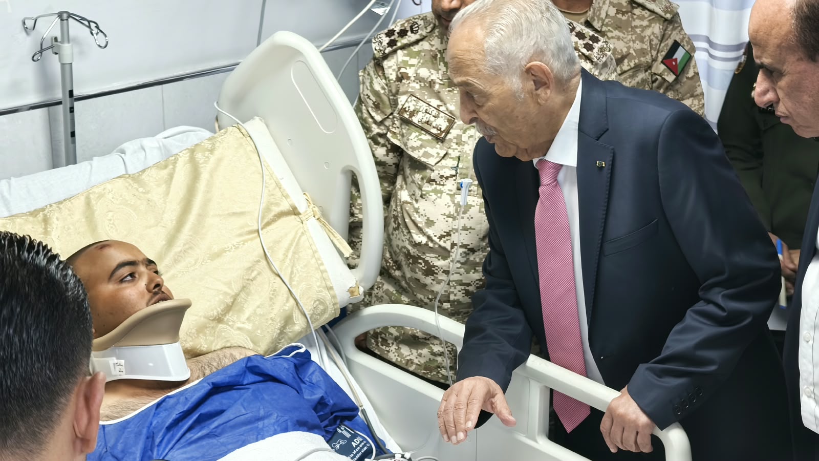 Madar Al-Saa Images 0.15246438346119084