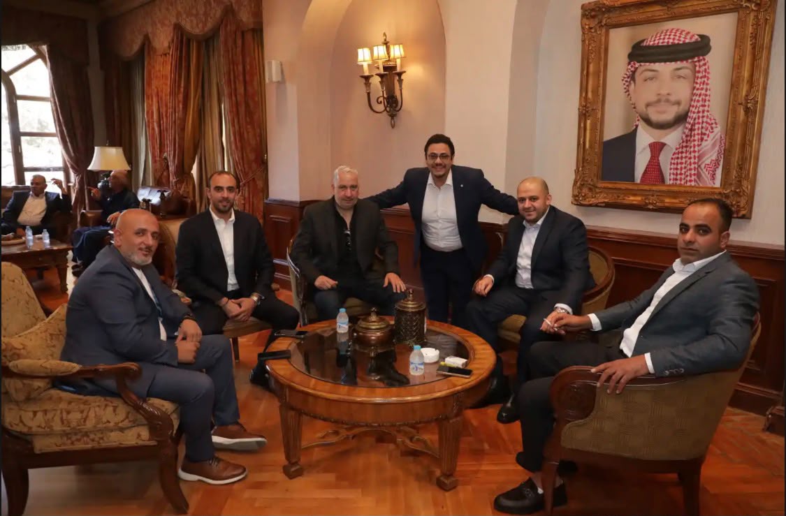 Madar Al-Saa Images 0.8979275511498944