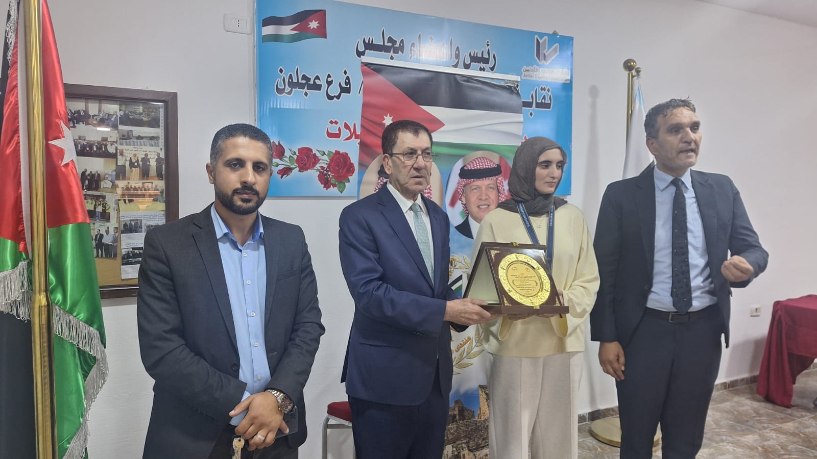 Madar Al-Saa Images 0.08244398700002786