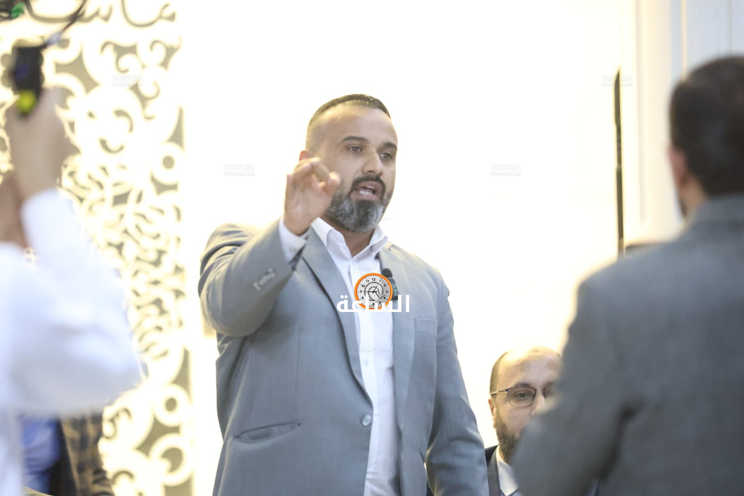 Madar Al-Saa Images 0.7931057940593009