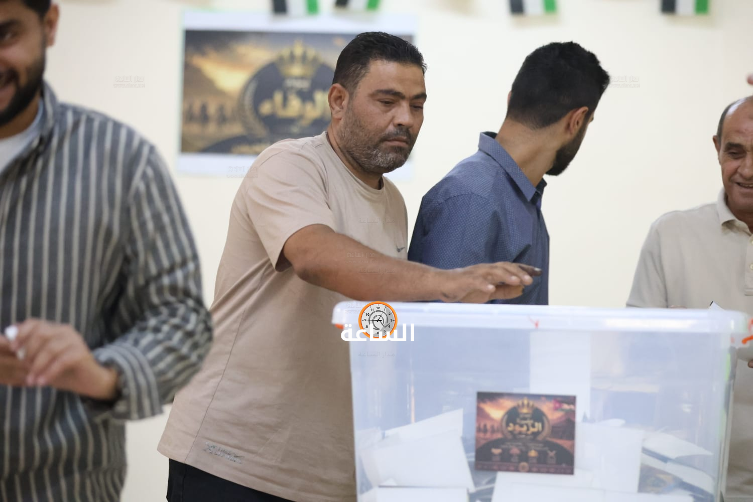 Madar Al-Saa Images 0.42481212214657593
