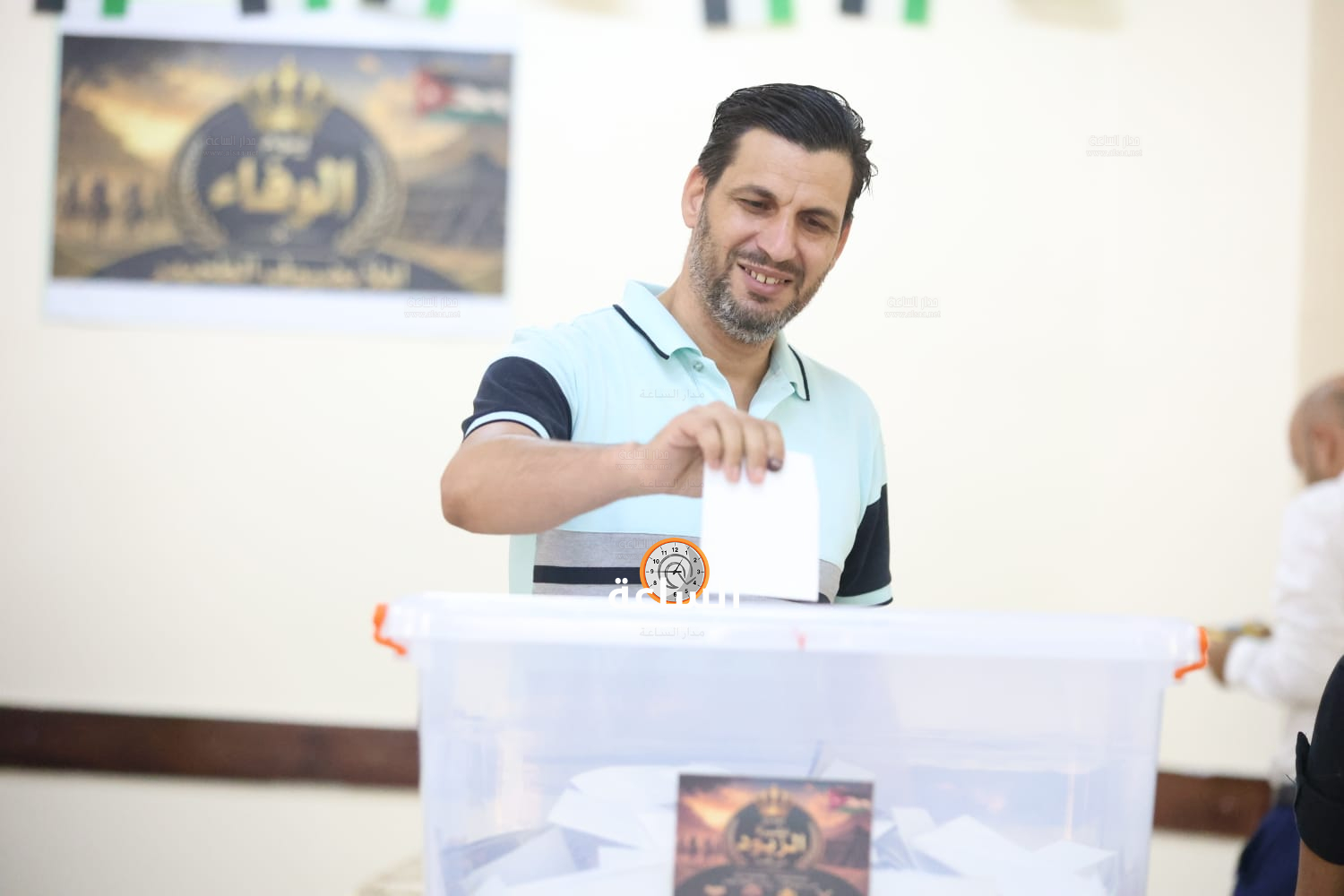 Madar Al-Saa Images 0.8902452439001666