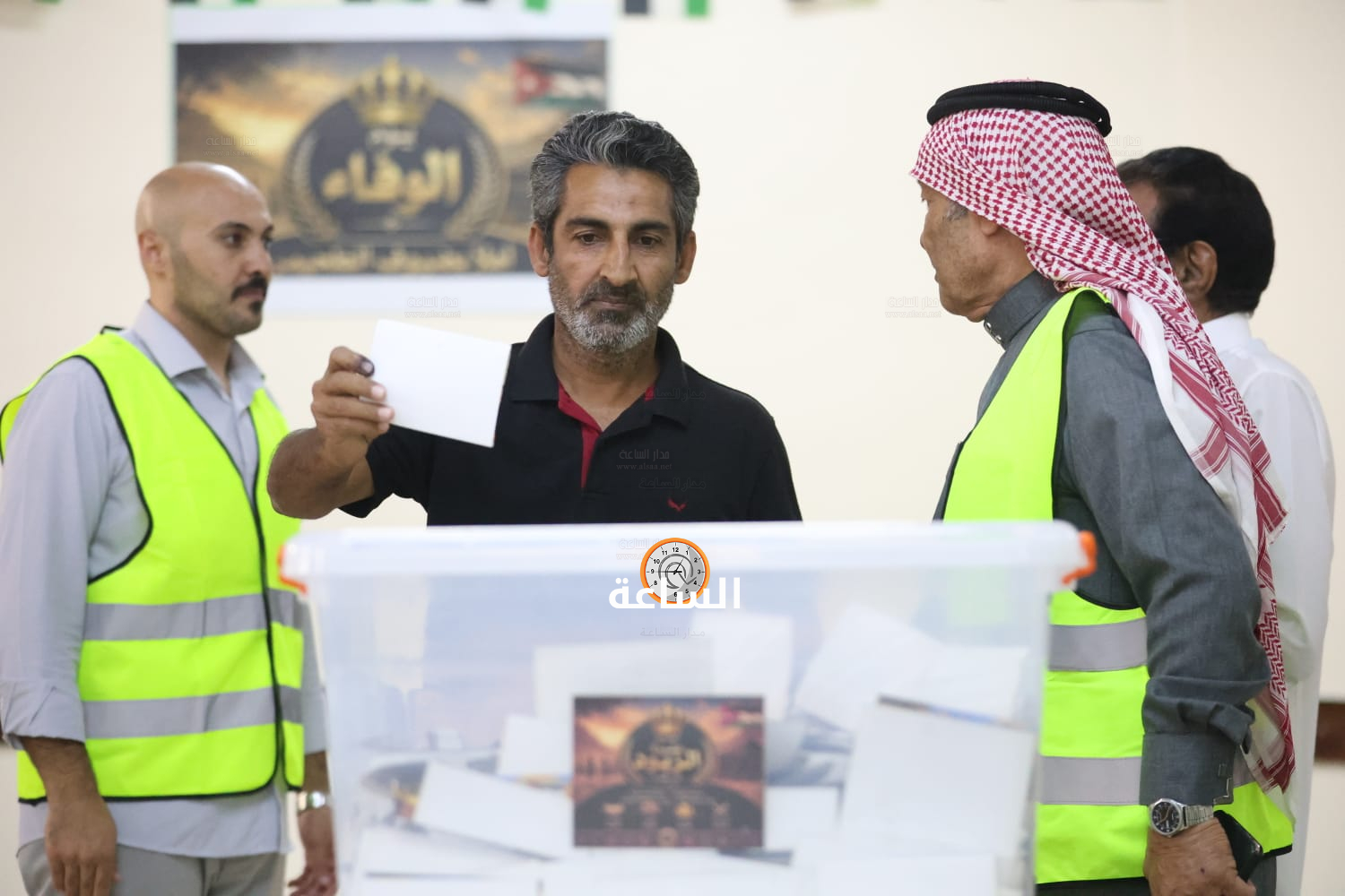 Madar Al-Saa Images 0.8468721348859326