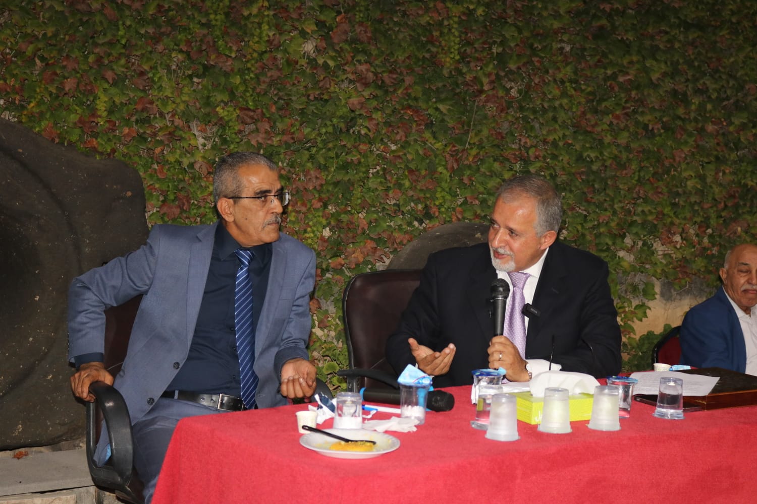 Madar Al-Saa Images 0.4290553350549968