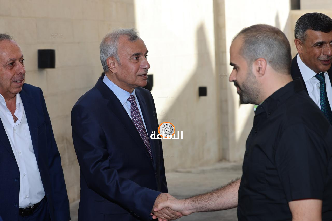 Madar Al-Saa Images 0.43898532120845923