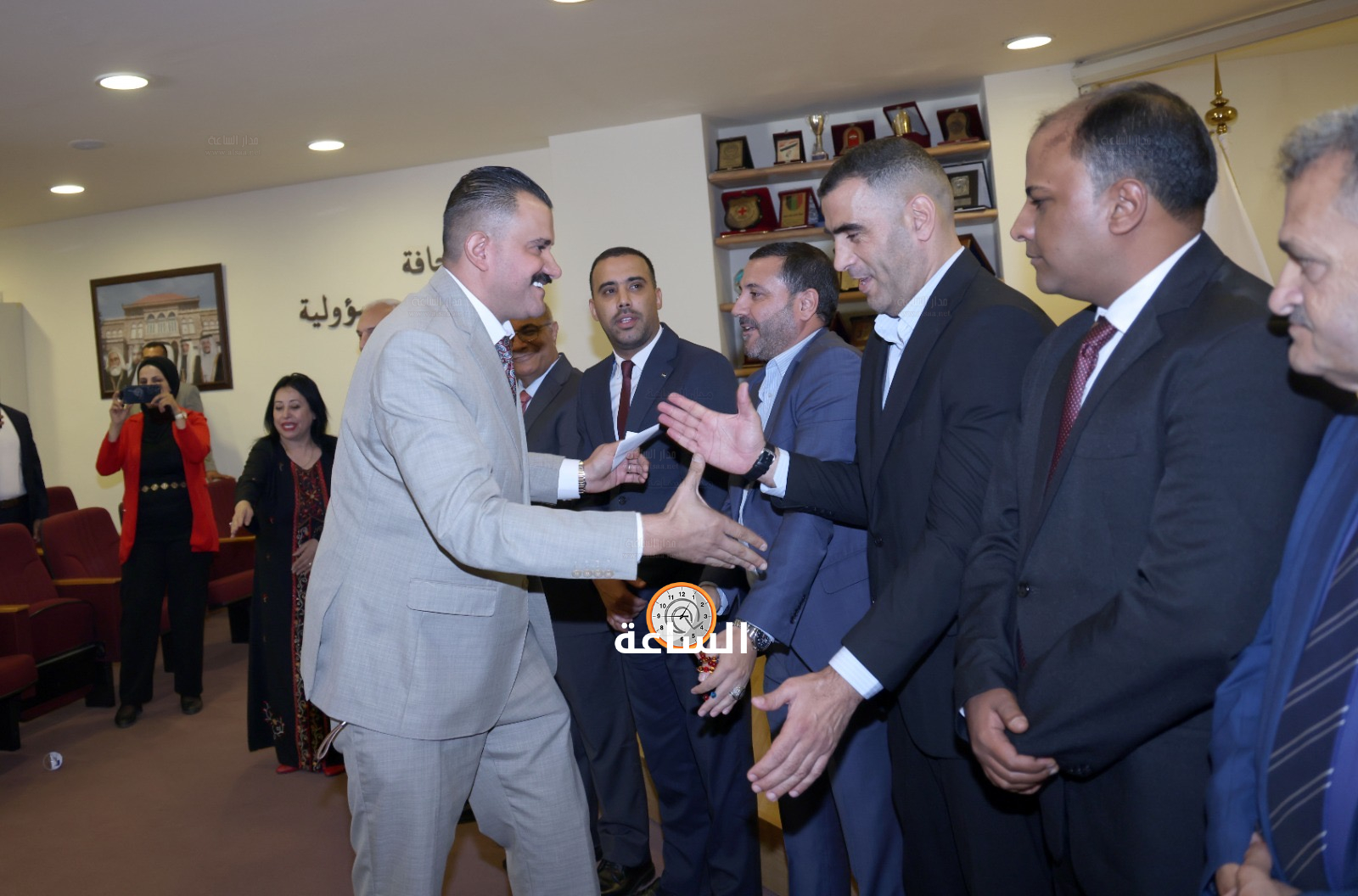 Madar Al-Saa Images 0.3879887447360123