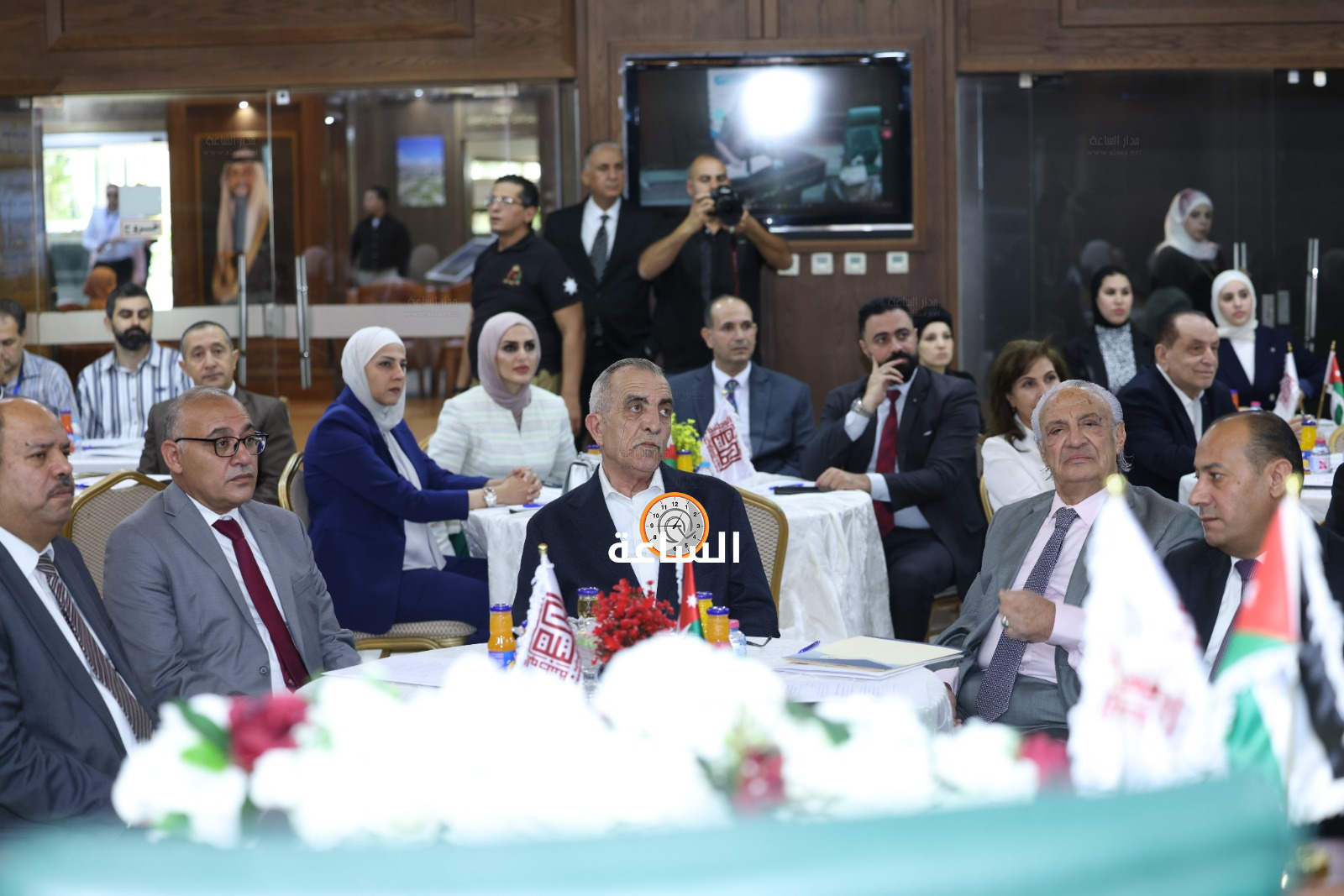 Madar Al-Saa Images 0.7088153552107744