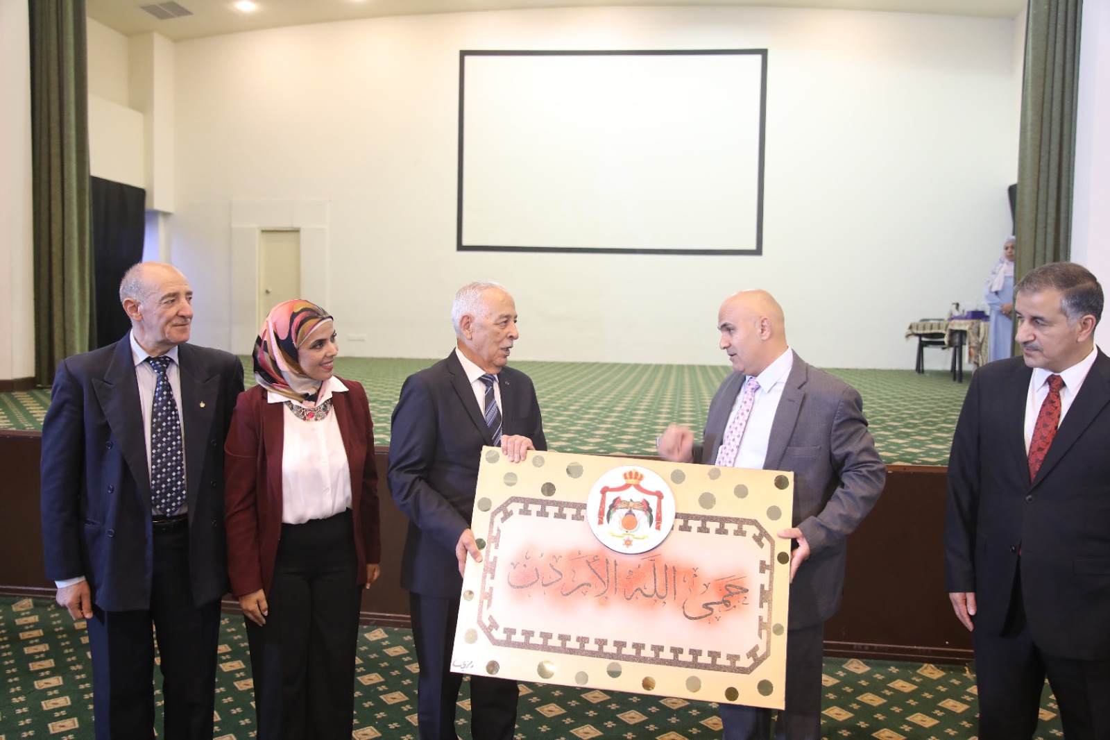 Madar Al-Saa Images 0.3651536730458558