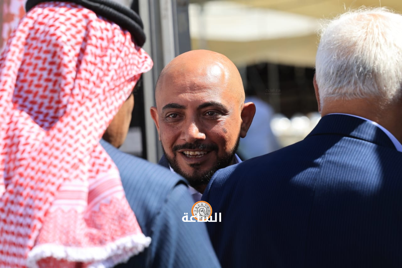 Madar Al-Saa Images 0.8982356665554321