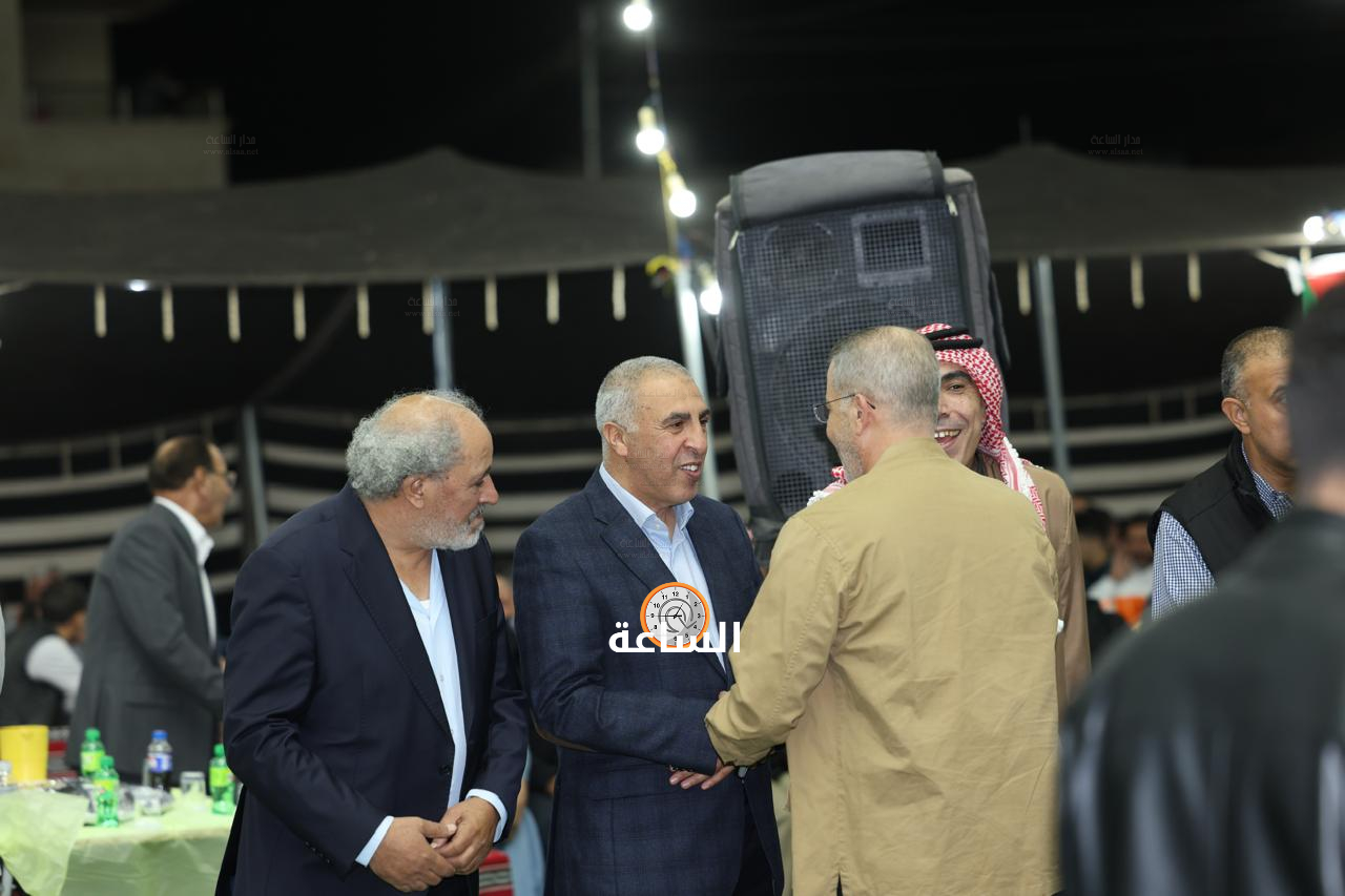 Madar Al-Saa Images 0.8843547677933121