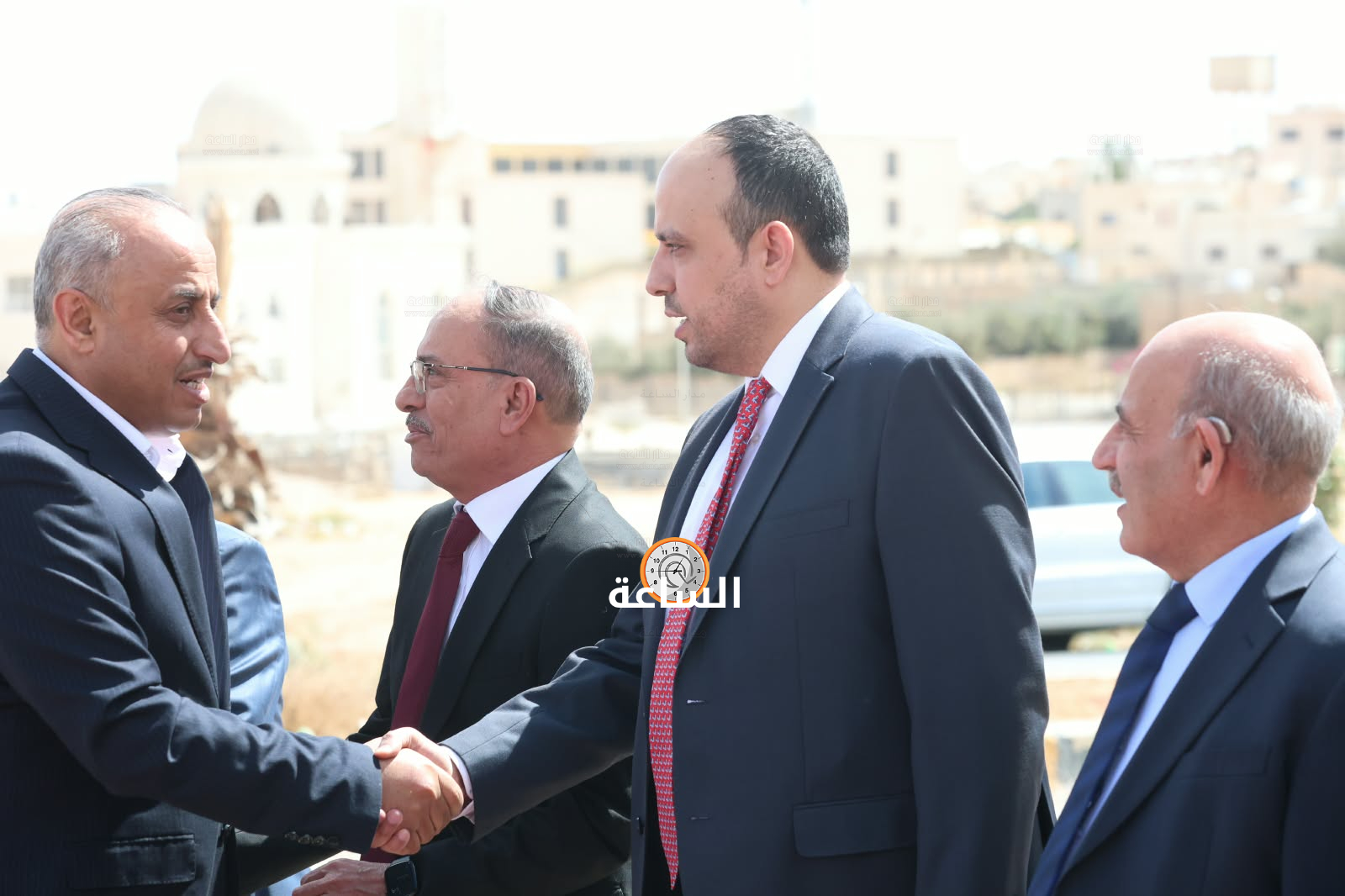 Madar Al-Saa Images 0.4860430380507771