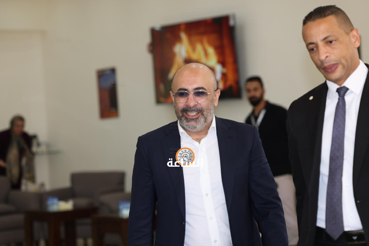 Madar Al-Saa Images 0.4359742330851325