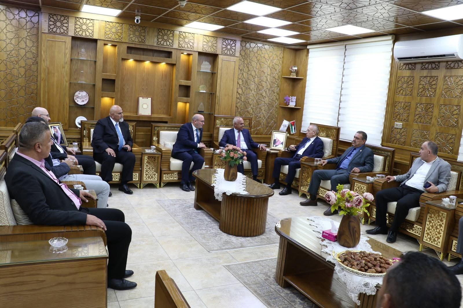 Madar Al-Saa Images 0.5760111378894889