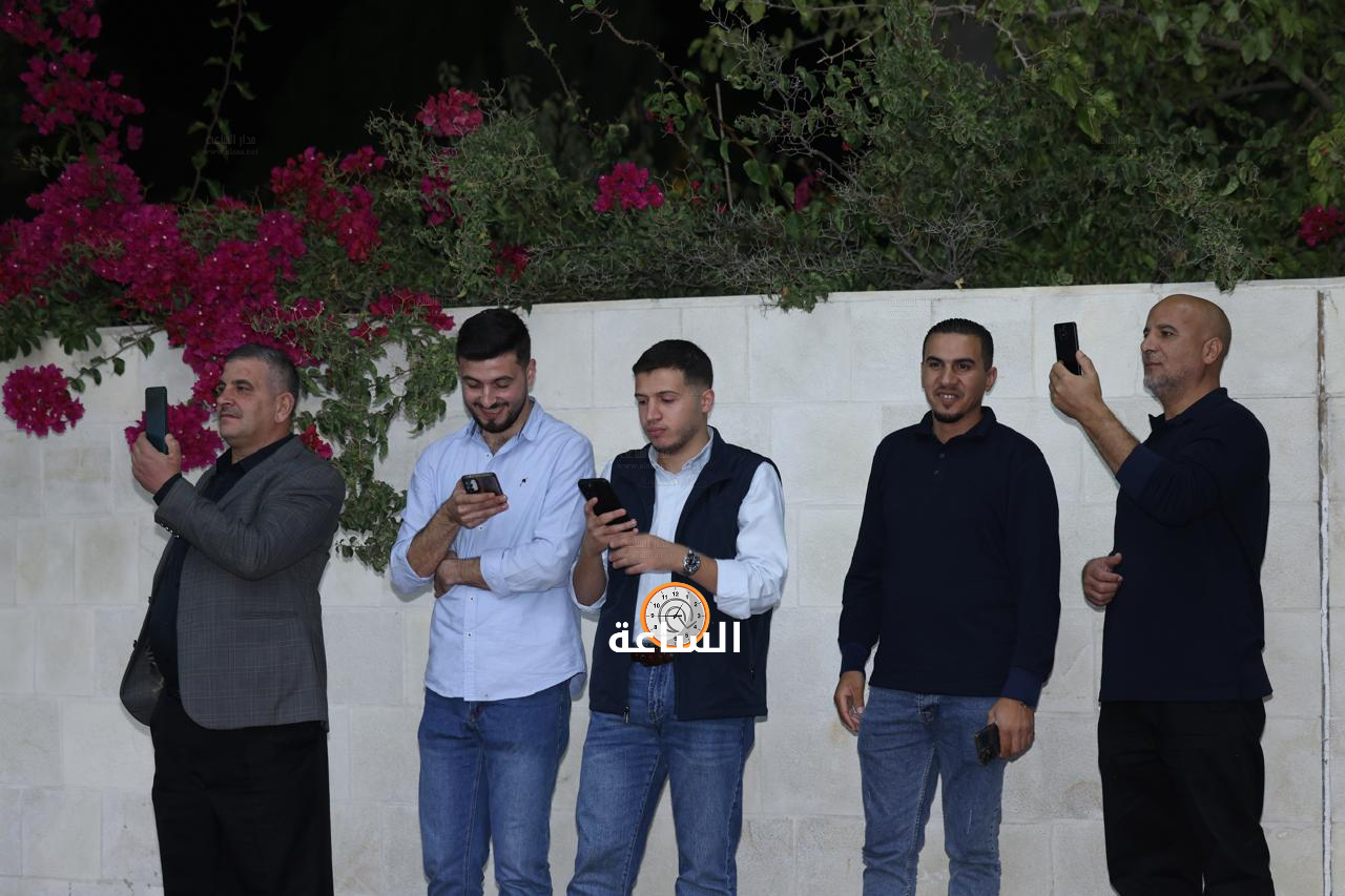 Madar Al-Saa Images 0.48604064297322