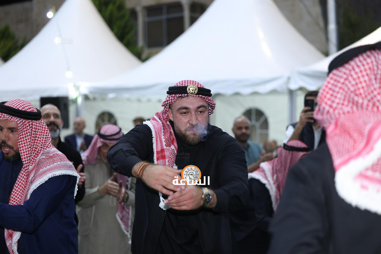 Madar Al-Saa Images 0.487363446464429