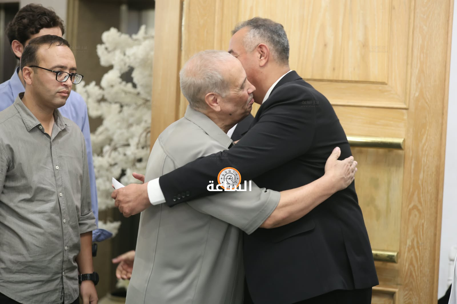 Madar Al-Saa Images 0.051121769615394275