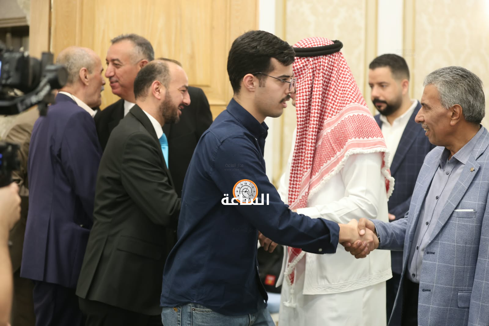 Madar Al-Saa Images 0.9289893314496177