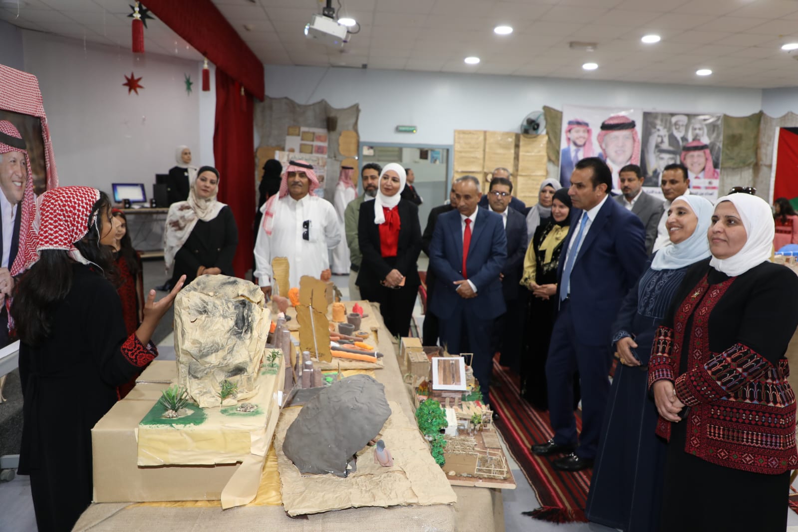 Madar Al-Saa Images 0.5642731069730688