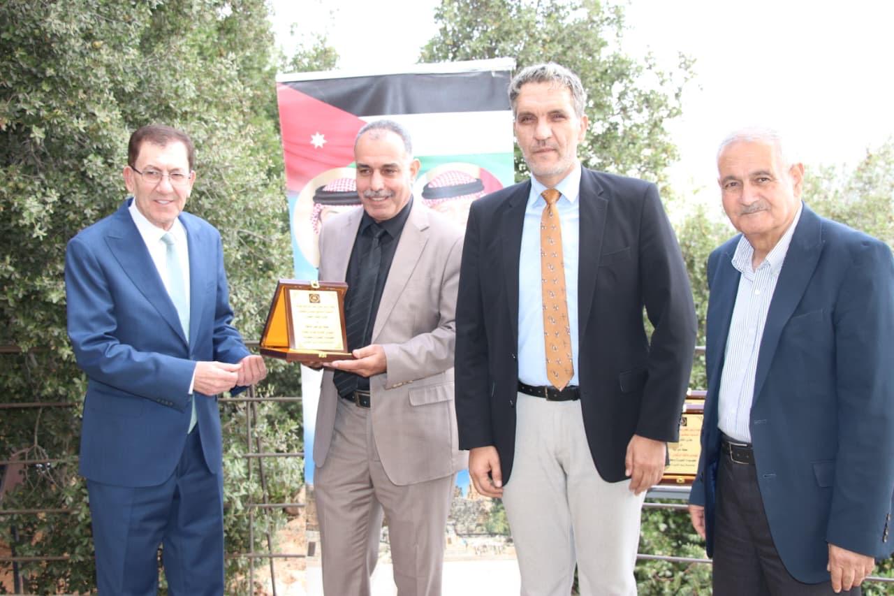 Madar Al-Saa Images 0.03748700784467518