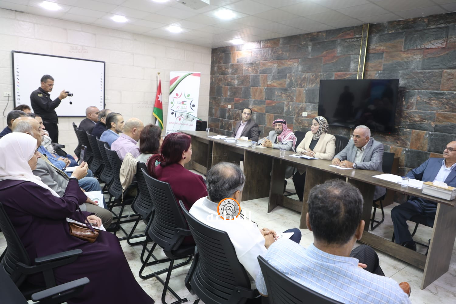 Madar Al-Saa Images 0.3310216289045387