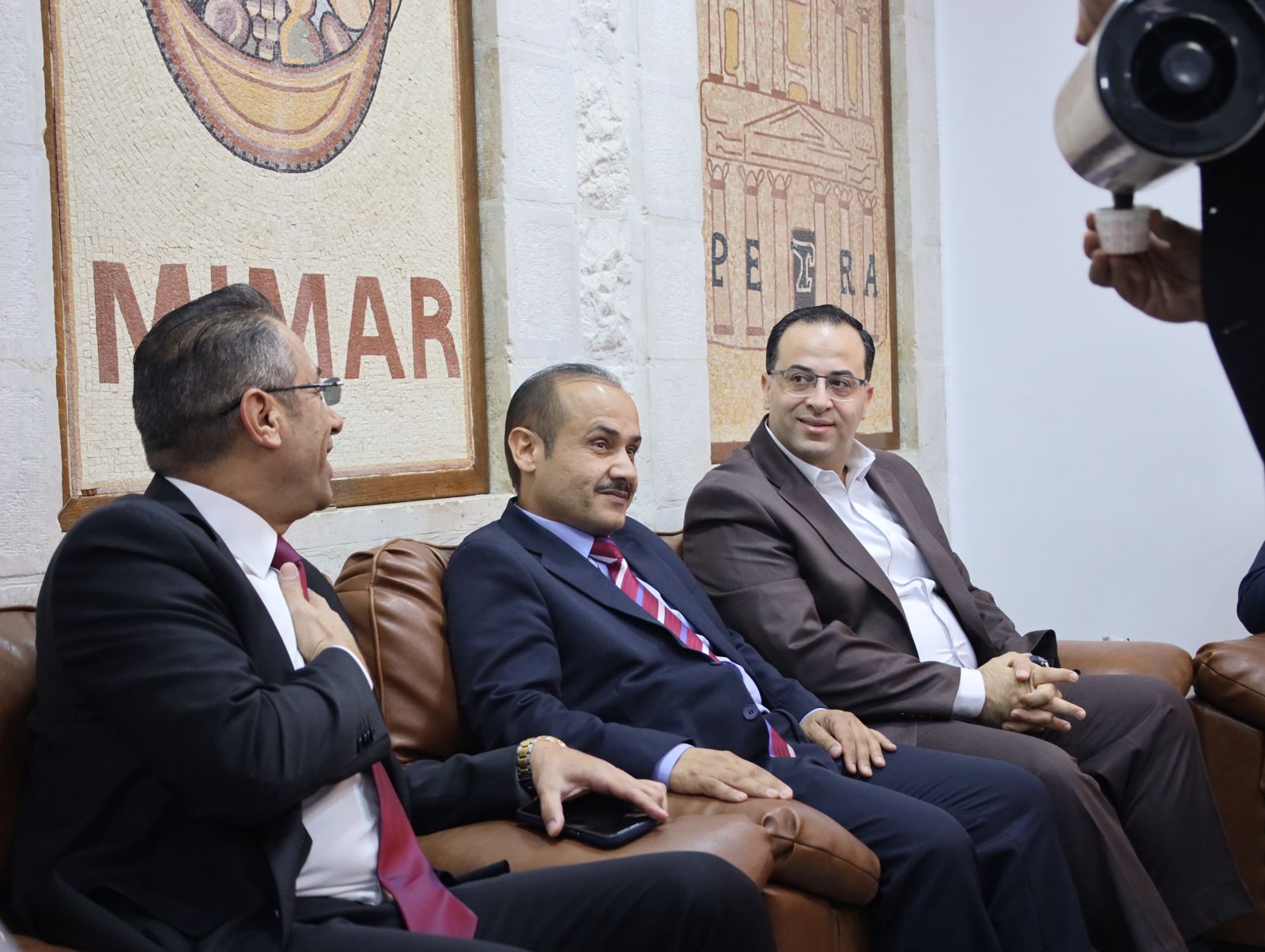 Madar Al-Saa Images 0.7896975611694645