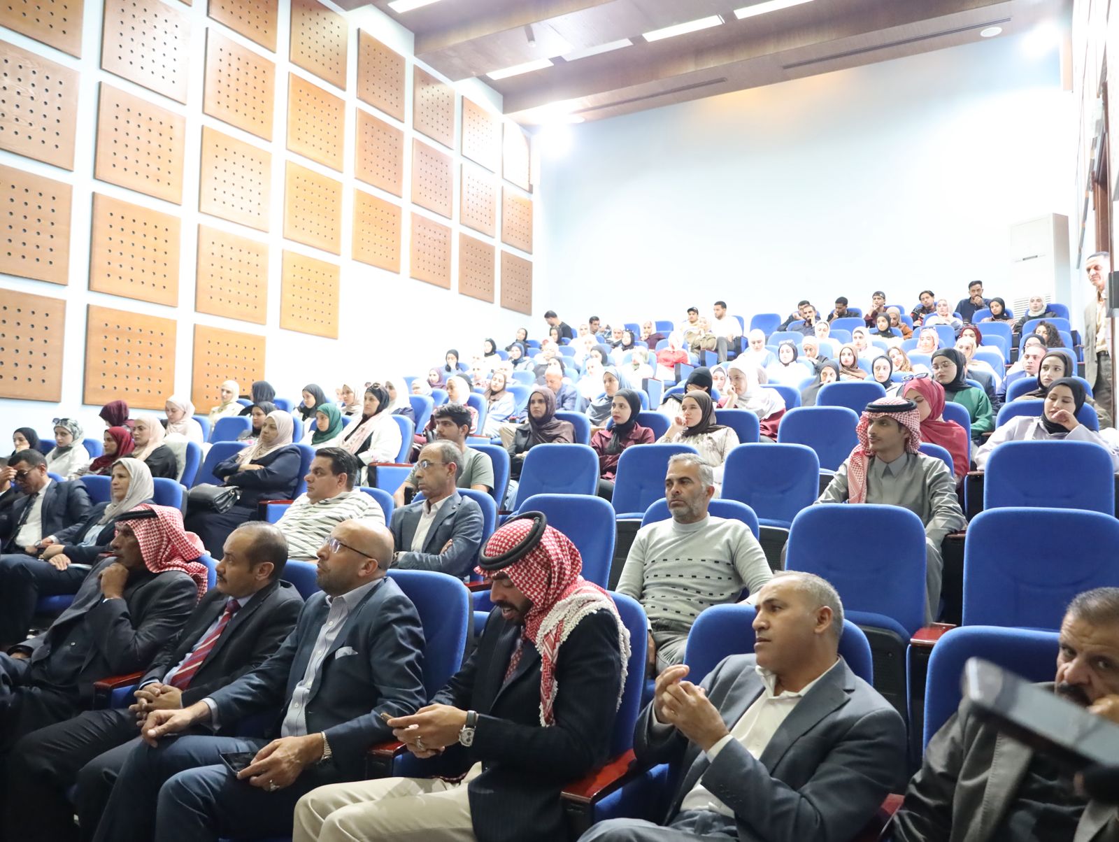 Madar Al-Saa Images 0.6413609118354106