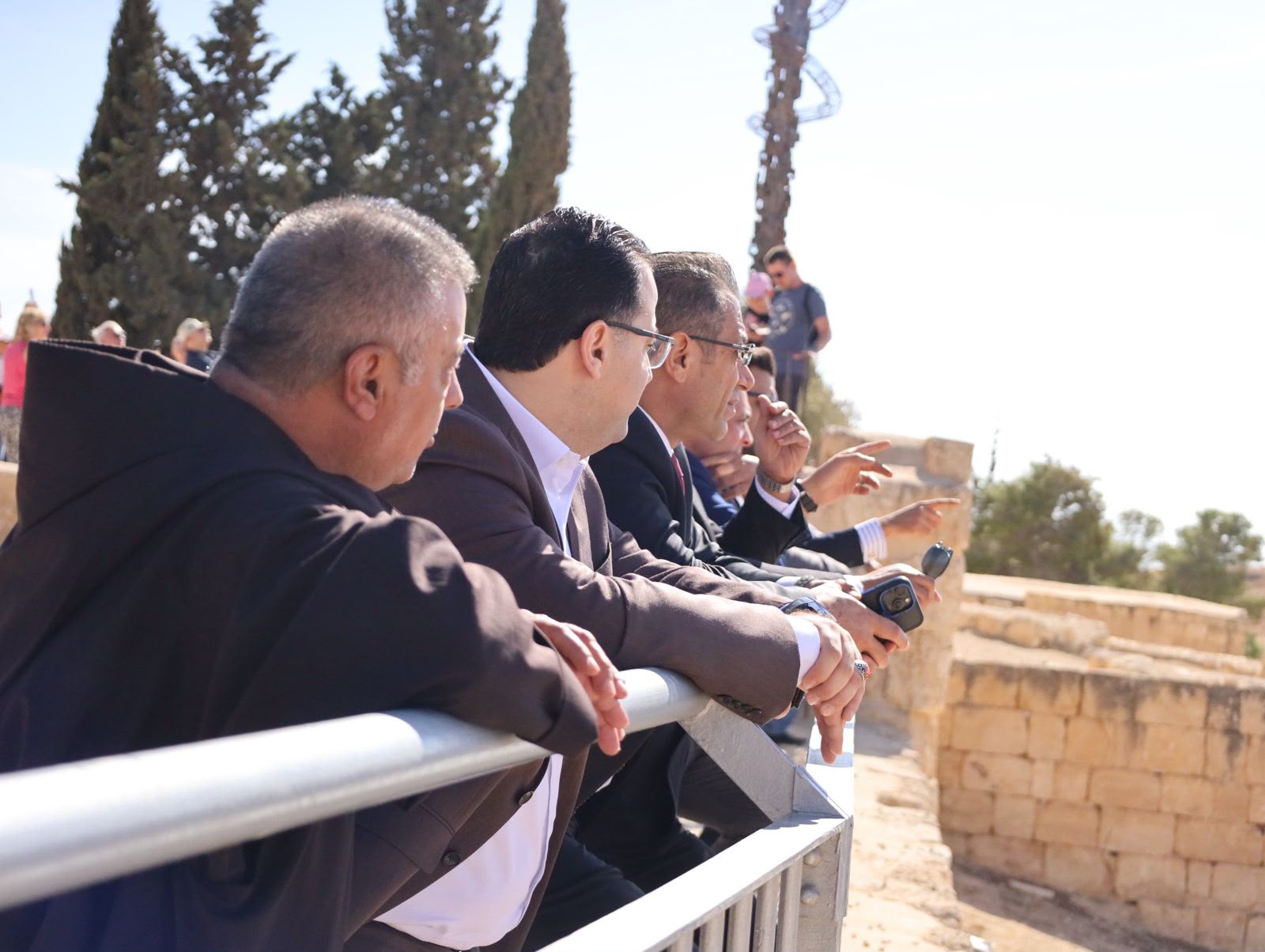 Madar Al-Saa Images 0.8818184652441247