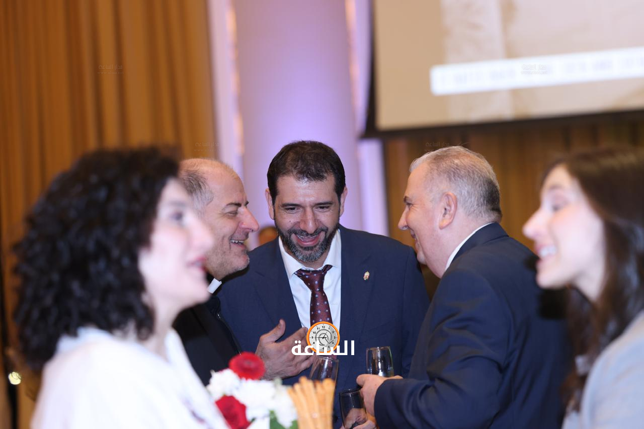Madar Al-Saa Images 0.31432076836326994