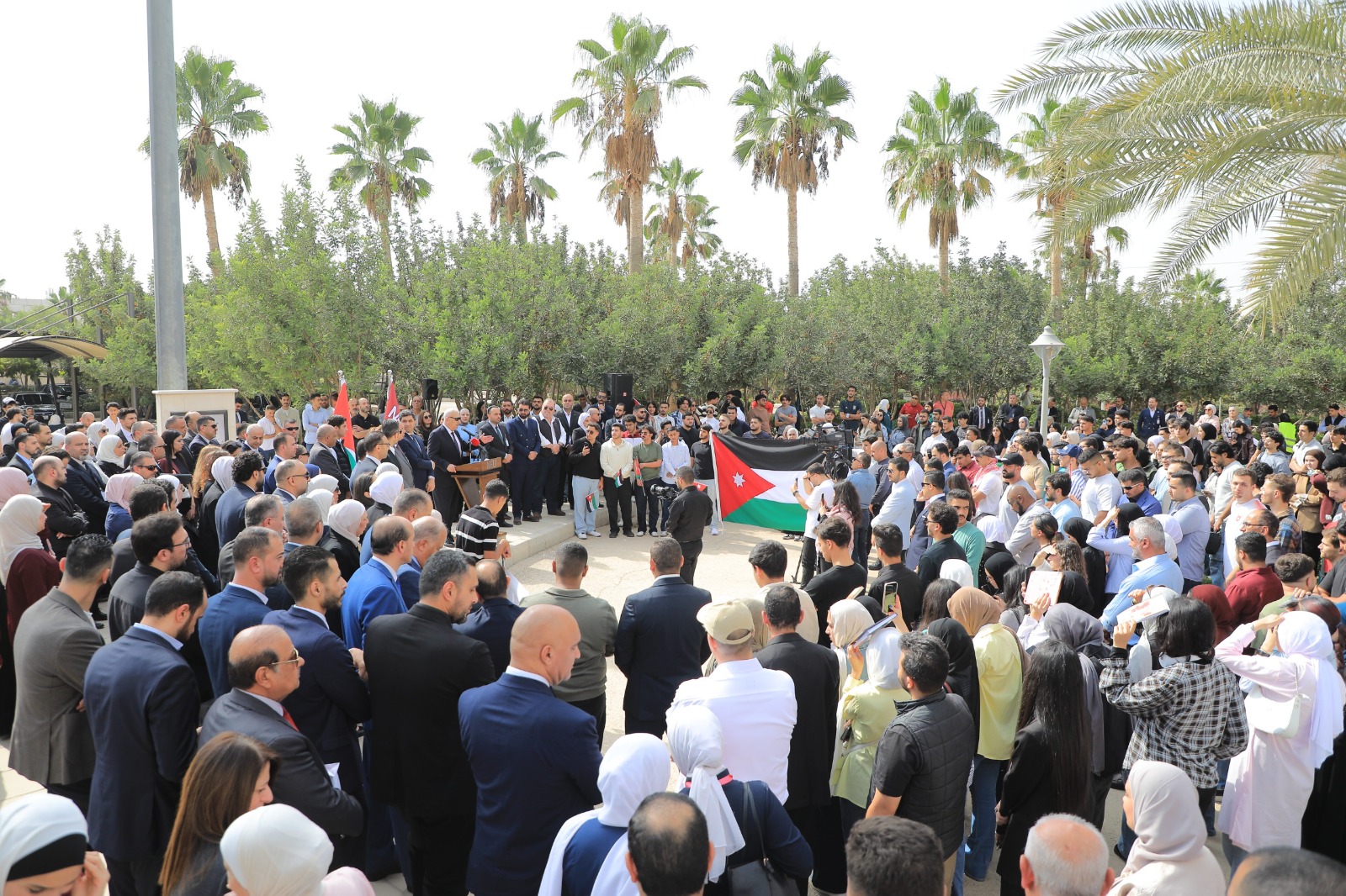Madar Al-Saa Images 0.4847920861833349