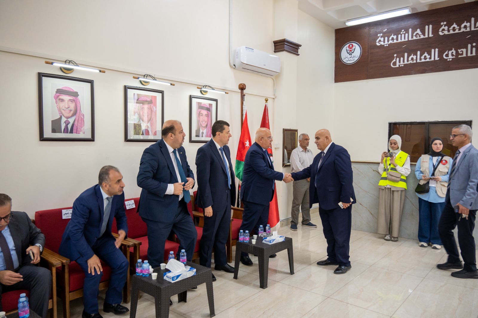 Madar Al-Saa Images 0.25659149314753515