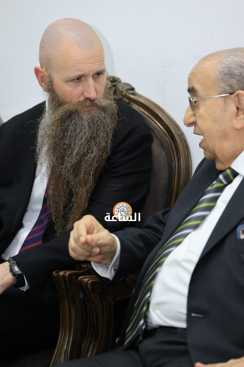 Madar Al-Saa Images 0.47831232642617005