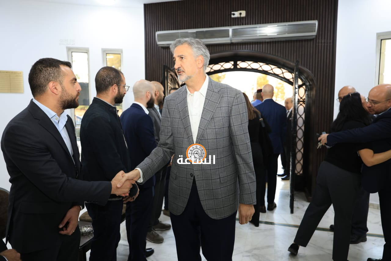 Madar Al-Saa Images 0.7793952116029441