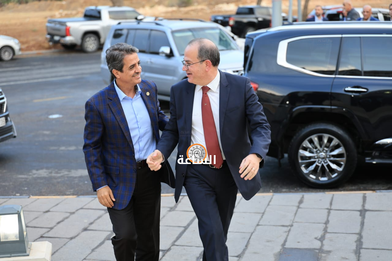 Madar Al-Saa Images 0.39371676592688165