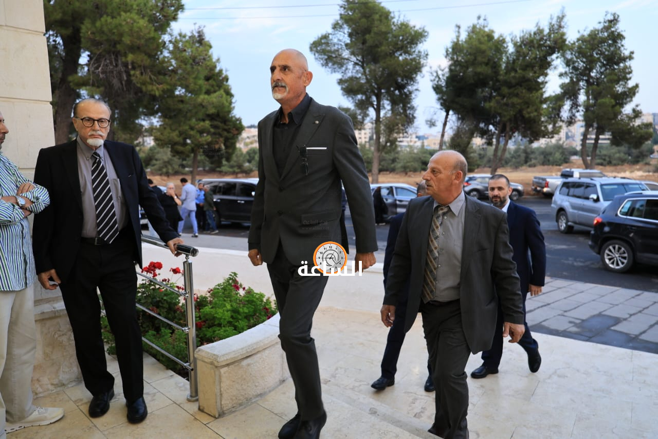 Madar Al-Saa Images 0.1612302106639324