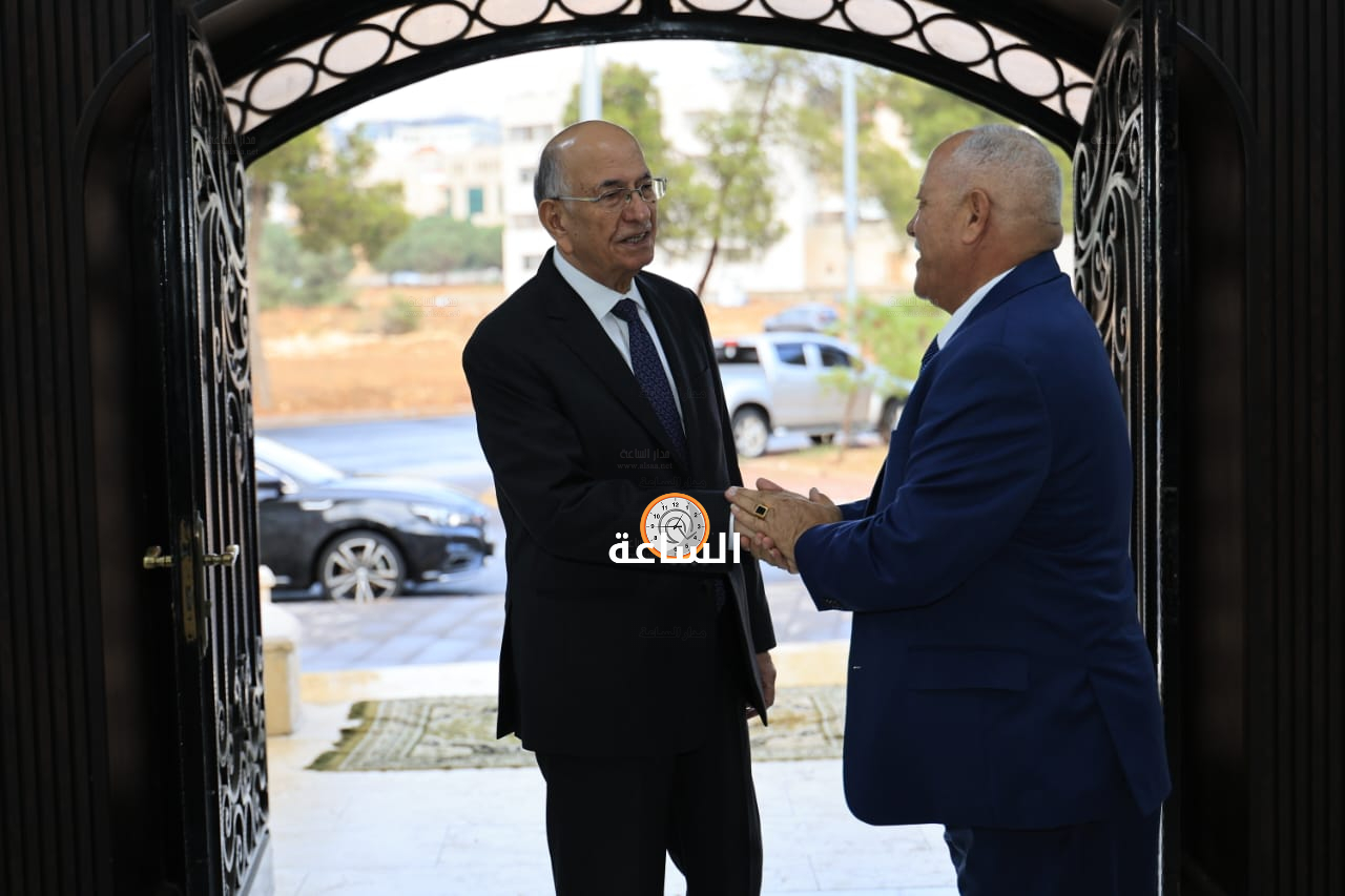 Madar Al-Saa Images 0.4851008152298928