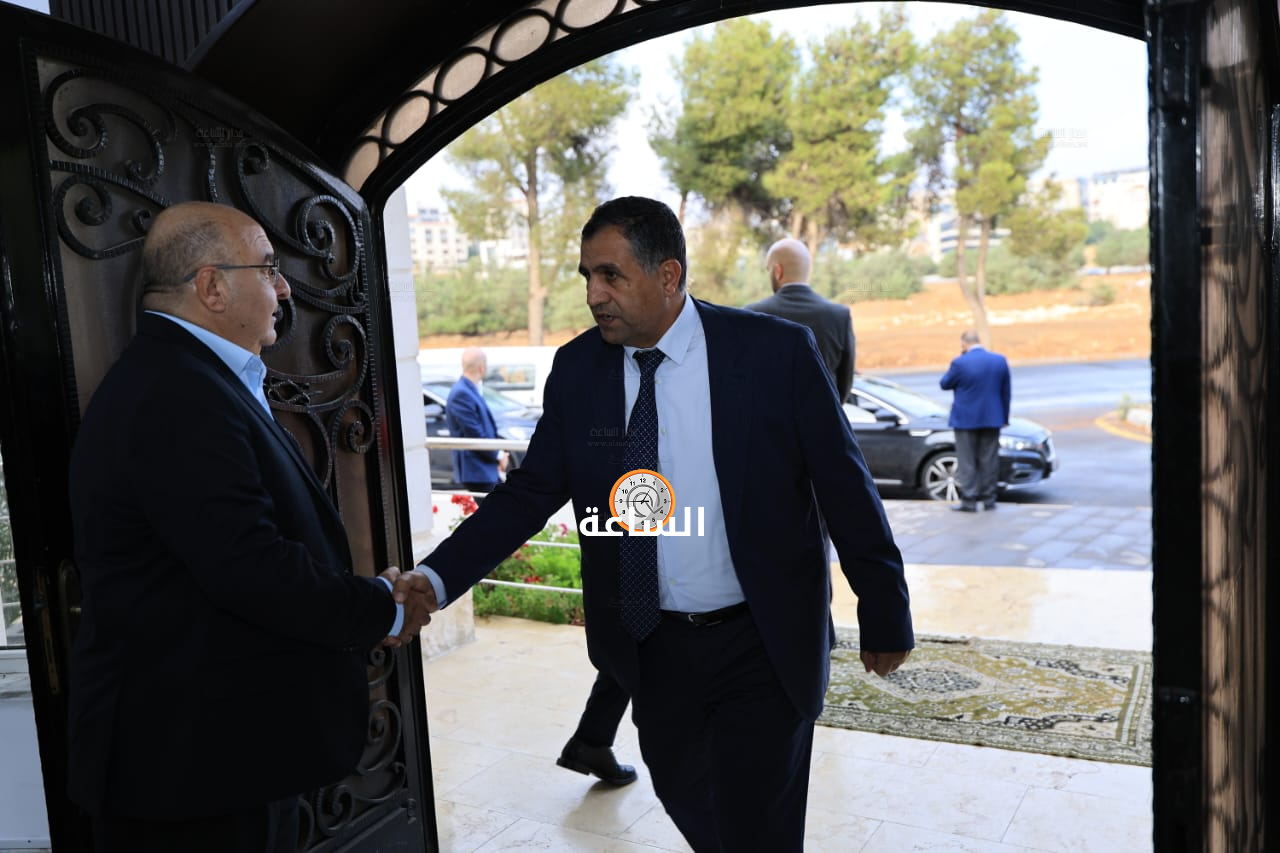 Madar Al-Saa Images 0.381629572610648