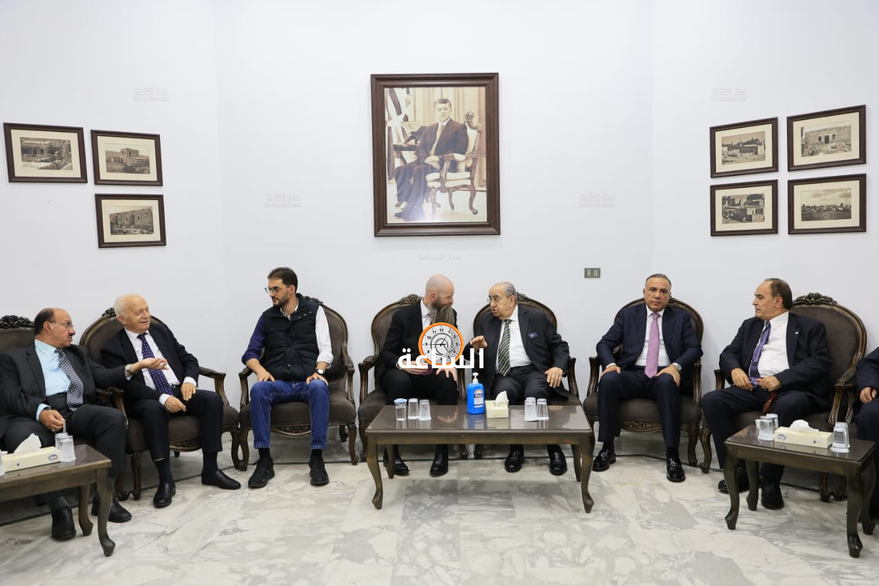 Madar Al-Saa Images 0.19830422662503988