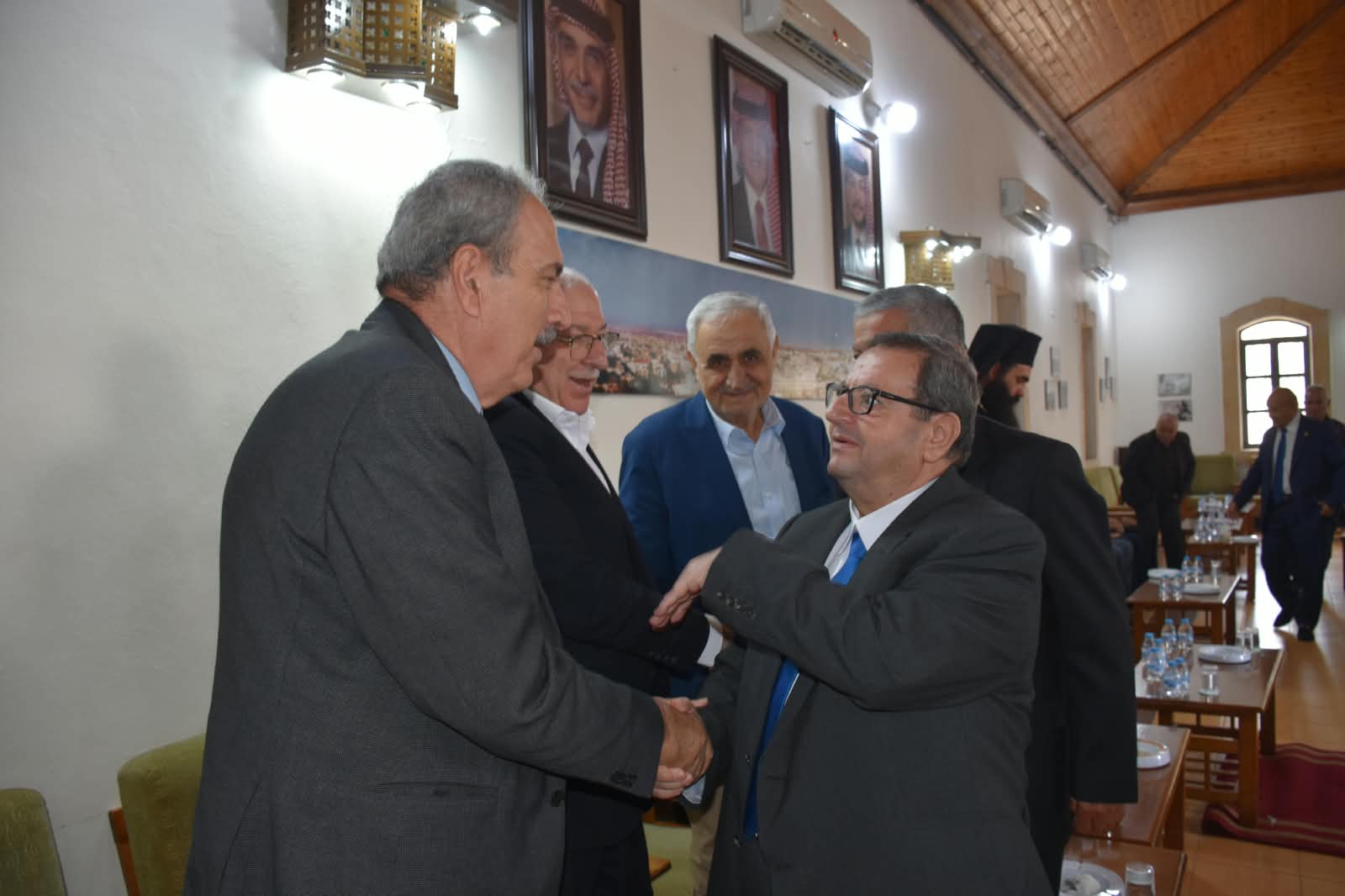 Madar Al-Saa Images 0.11618709391212334