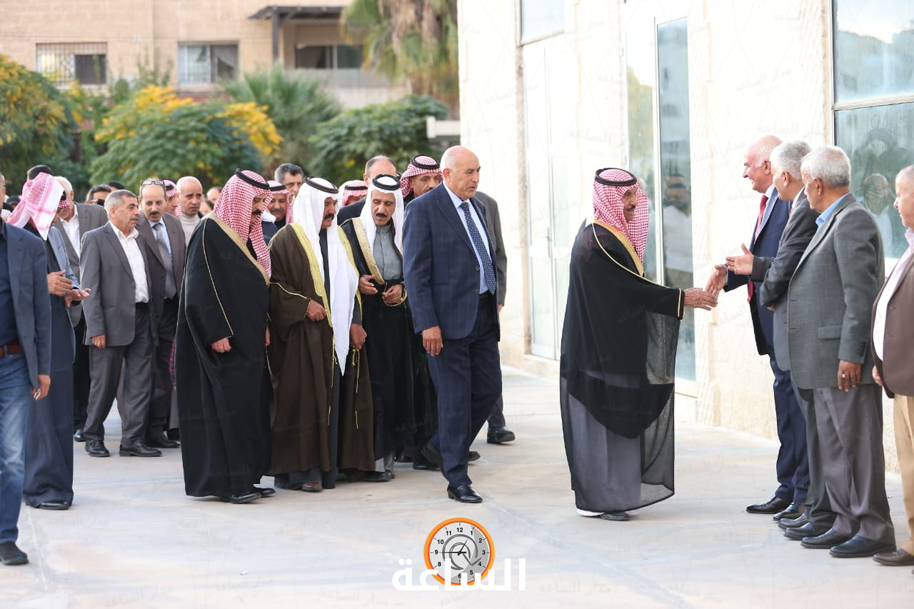 Madar Al-Saa Images 0.18544039908002508