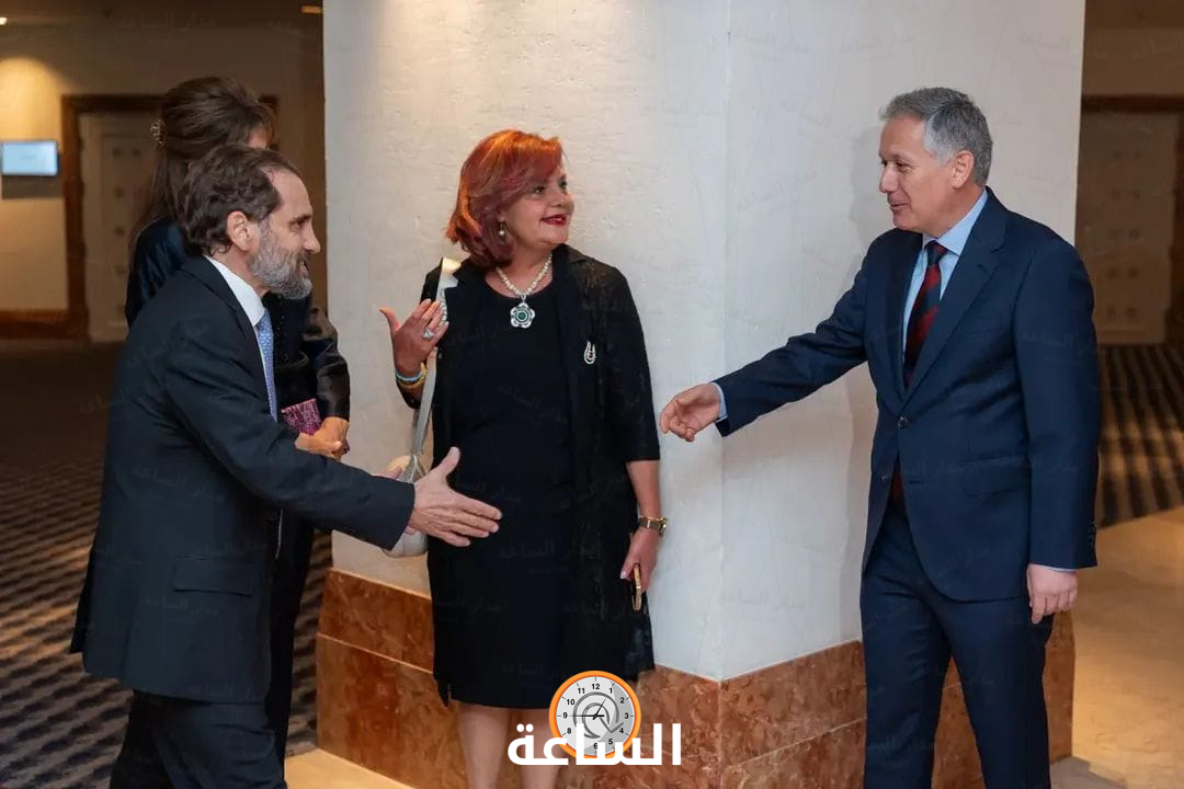 Madar Al-Saa Images 0.8830637423464905