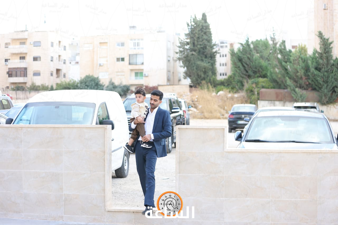 Madar Al-Saa Images 0.3286414422863475