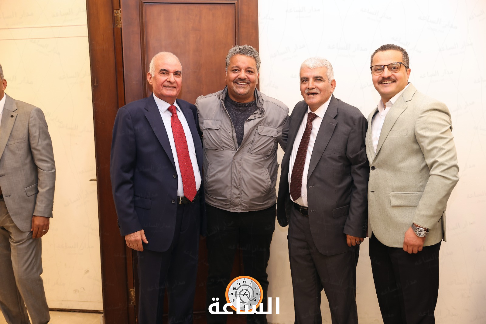 Madar Al-Saa Images 0.48003041318669515