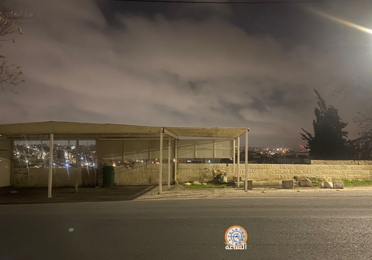 إزالة كرفان وموقف سيارات رئيس الوزراء