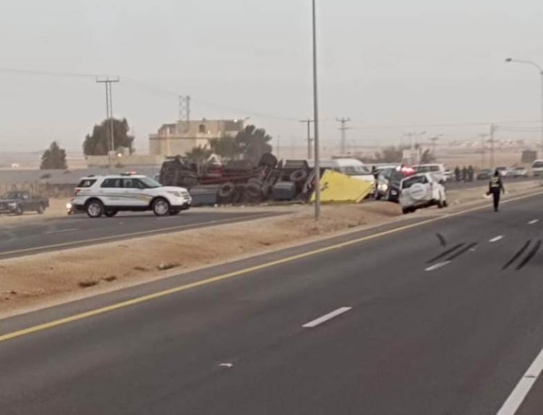 على الطريق الصحراوي صباح اليوم