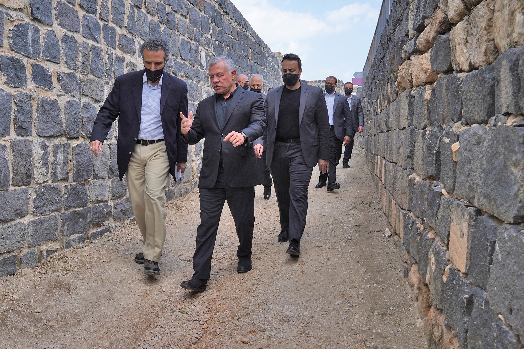 الملك يزور أم قيس التاريخية.. صور