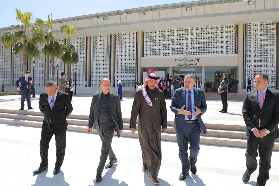 آل ثاني: توجيهات لرفع حجم الاستثمار