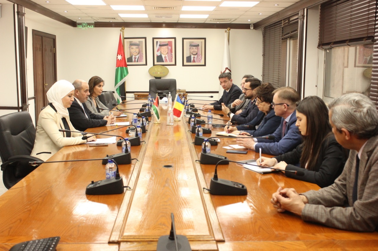 وزير الصناعة يدعو الجانب الأميركي لتجديد