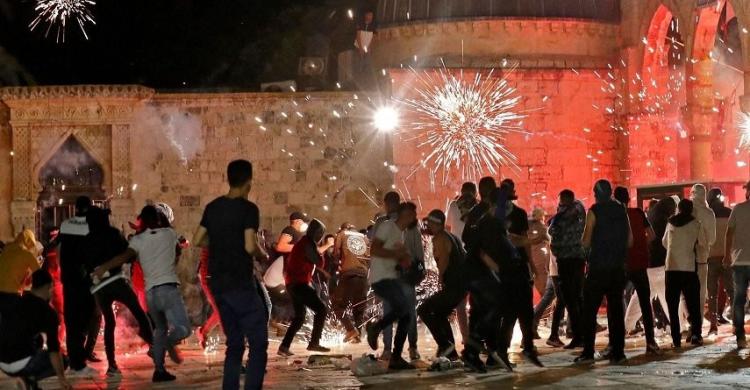 قوات الاحتلال الإسرائيلي تعتدي على فلسطينيين