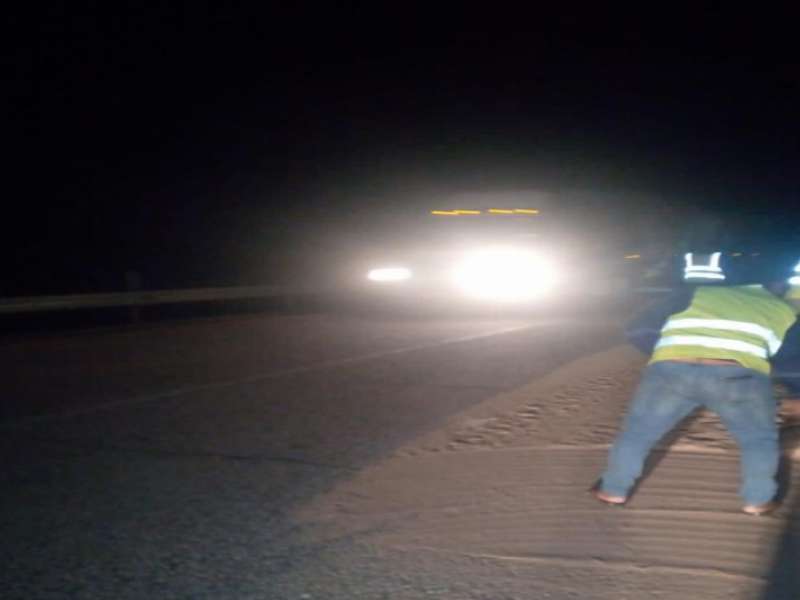 “الأشغال” تزيل تجمعا للرمال بطريق وادي