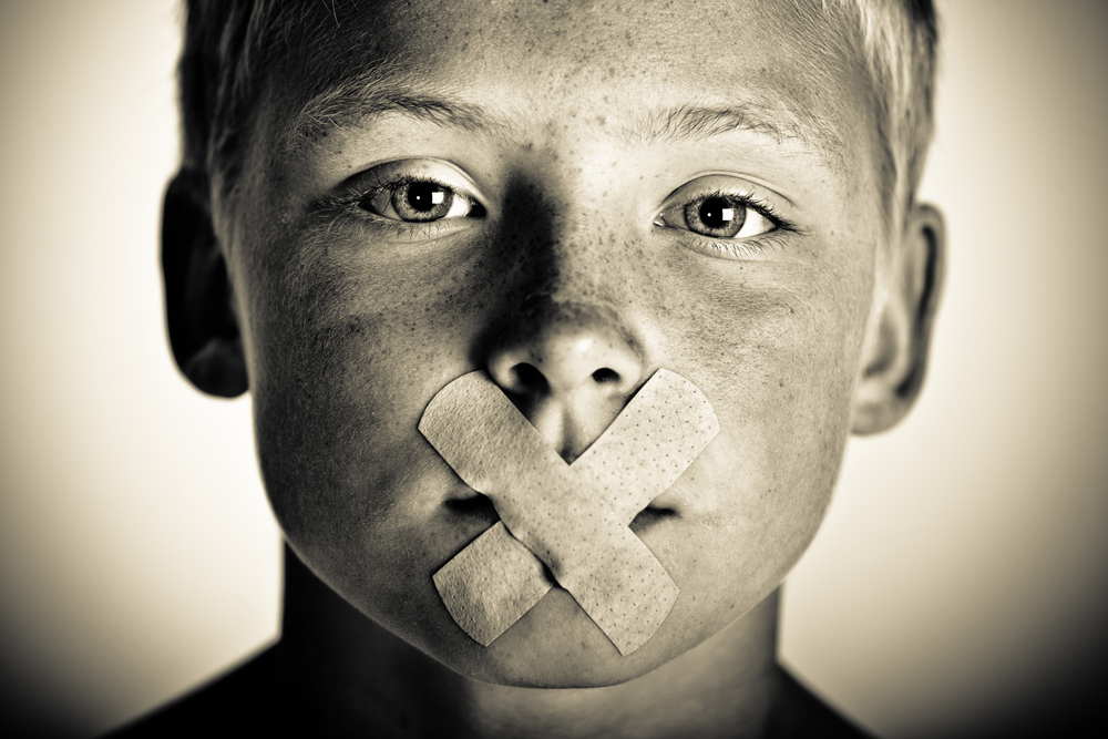 الصمت الاختياري.. لماذا يقرر طفلك قطع